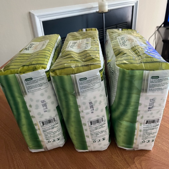 Clearly Herbal Organic Bamboo Diapers
Multiple packs(3) - Picture 2 of 2